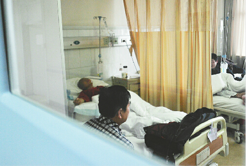 ���ϱ�̹С��һ���ⷿ�賿��ը Ů�������סԺ