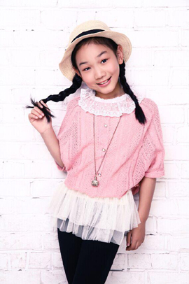 ר���Ծ��壺��Ŷ���С��Ů һ·Я��Զ��