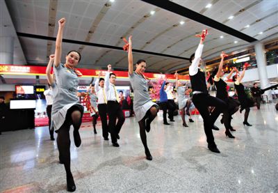 �������磬���׶�����1�ź�վ¥�������Ŀճ��Լ����������Ա��ɵı����Ŷӣ�Ϊ���ں�����ÿ�������һ��&ldquo;����&rdquo;���ݡ��¾�������