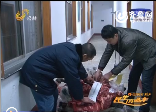 桥头派出所民警 陶泽鑫 告诉记者:“我们近期得到群众举报,工商部门也得到举报,就是反映桥头大集上有人贩卖假驴肉。”