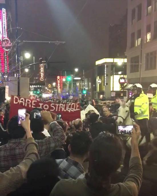 3��12�գ�������������֯����Progressive Youth Organization�������ڿ��������յļ����С�