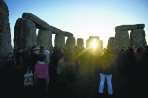 ����ʱ��12��21�գ�Ӣ�������ڡ���ʯ��ǰ�񻶣�ӭ�Ӷ����ĵ���������IC��ͼ