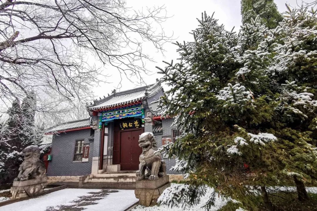 ������ƽ�У���ѩ������&nbsp;ʫ�����ӭ����