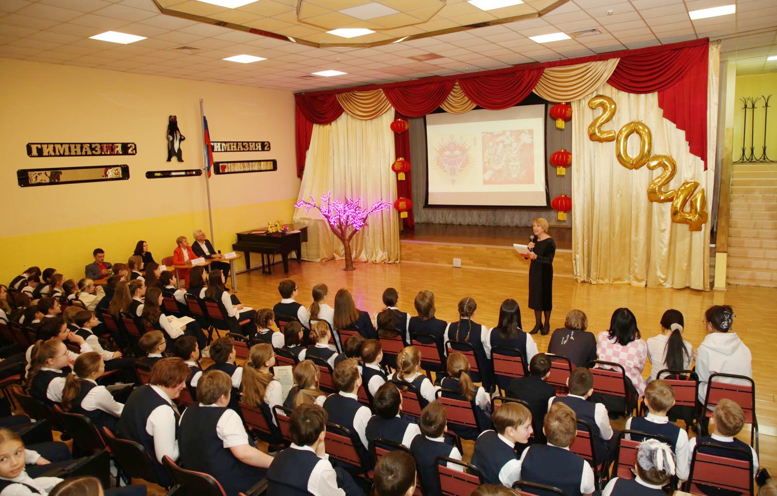 �������й���ף���������й�����ȫ�����չ���߽�����˹