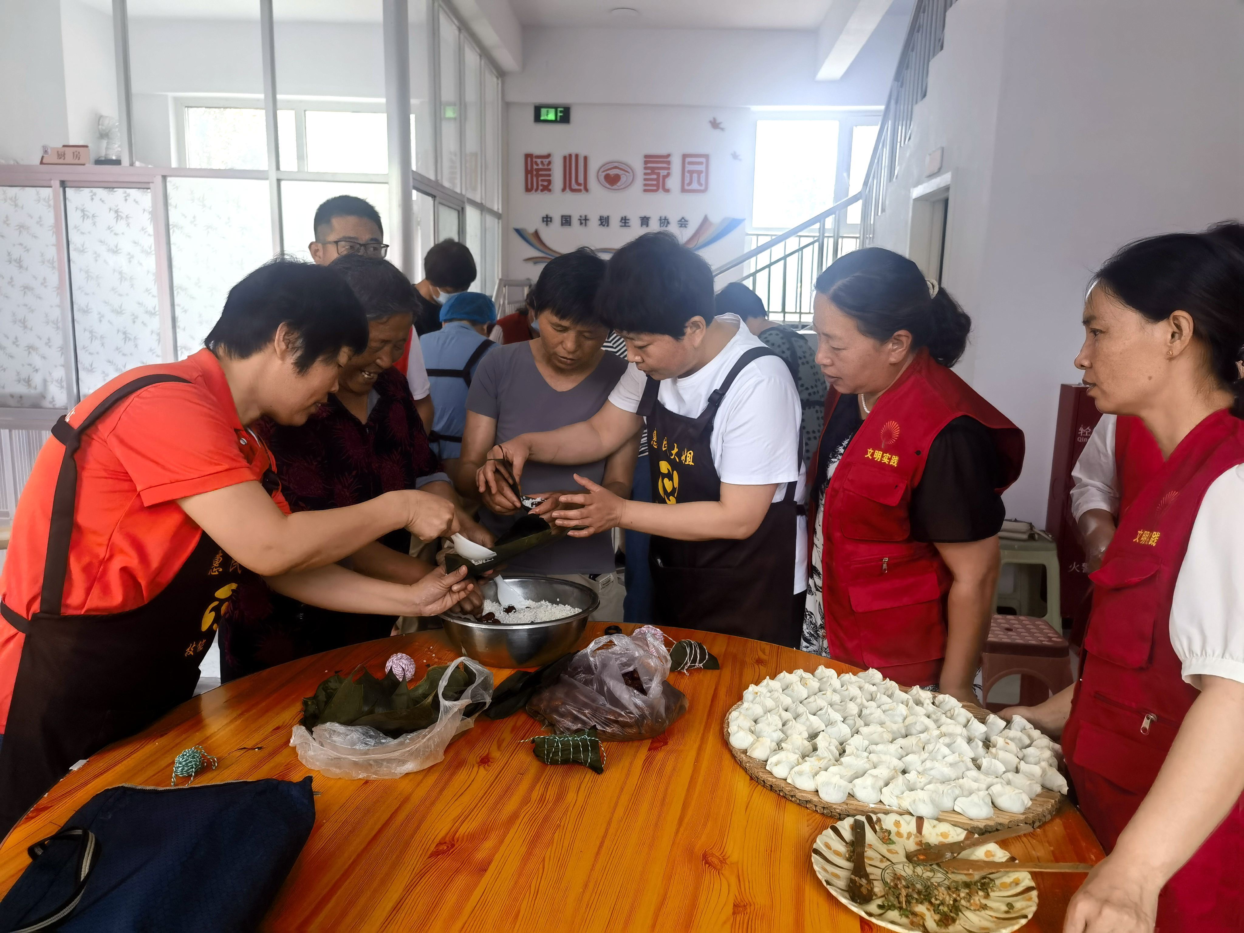 �����л���������򣺾���Ժ��ҶƮ��